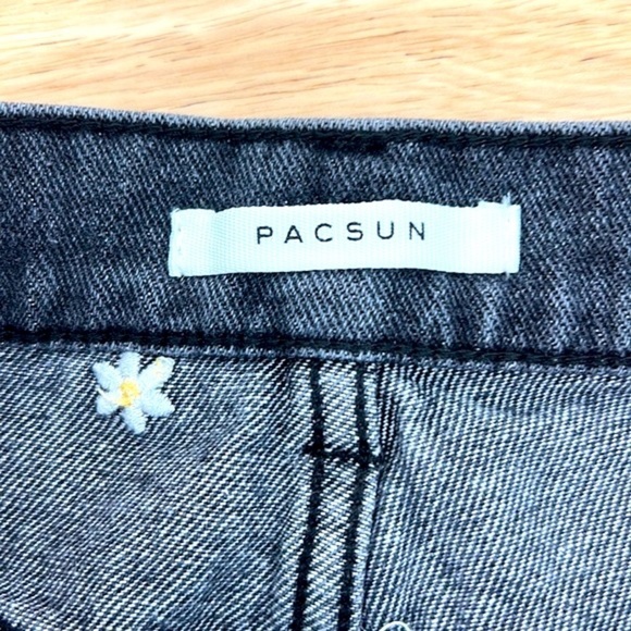 Pacsun - Black Stonewashed Embroidered Daisy High Rise Straight Jeans Size 25 - Picture 11 of 12
